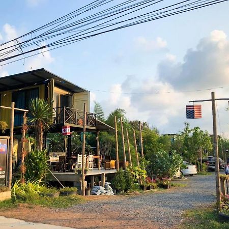 Beach Box Resort At Rimlay Rayong Extérieur photo