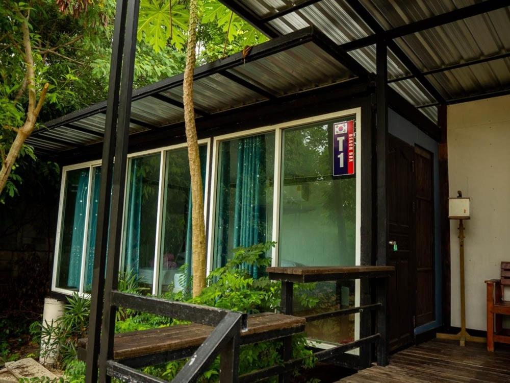 Beach Box Resort At Rimlay Rayong Extérieur photo