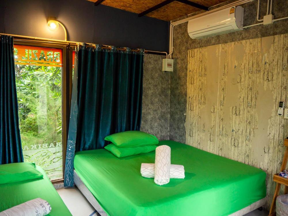 Beach Box Resort At Rimlay Rayong Extérieur photo